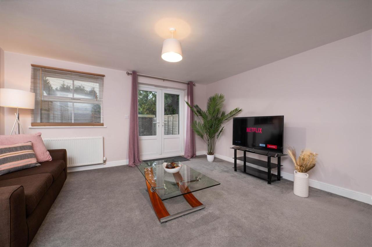 马克特拉森Stunning 3 Bed With Parking & Garden别墅 外观 照片
