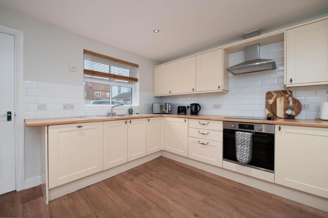 马克特拉森Stunning 3 Bed With Parking & Garden别墅 外观 照片